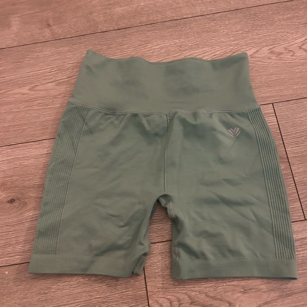 green forever 21 gym shorts NWOT